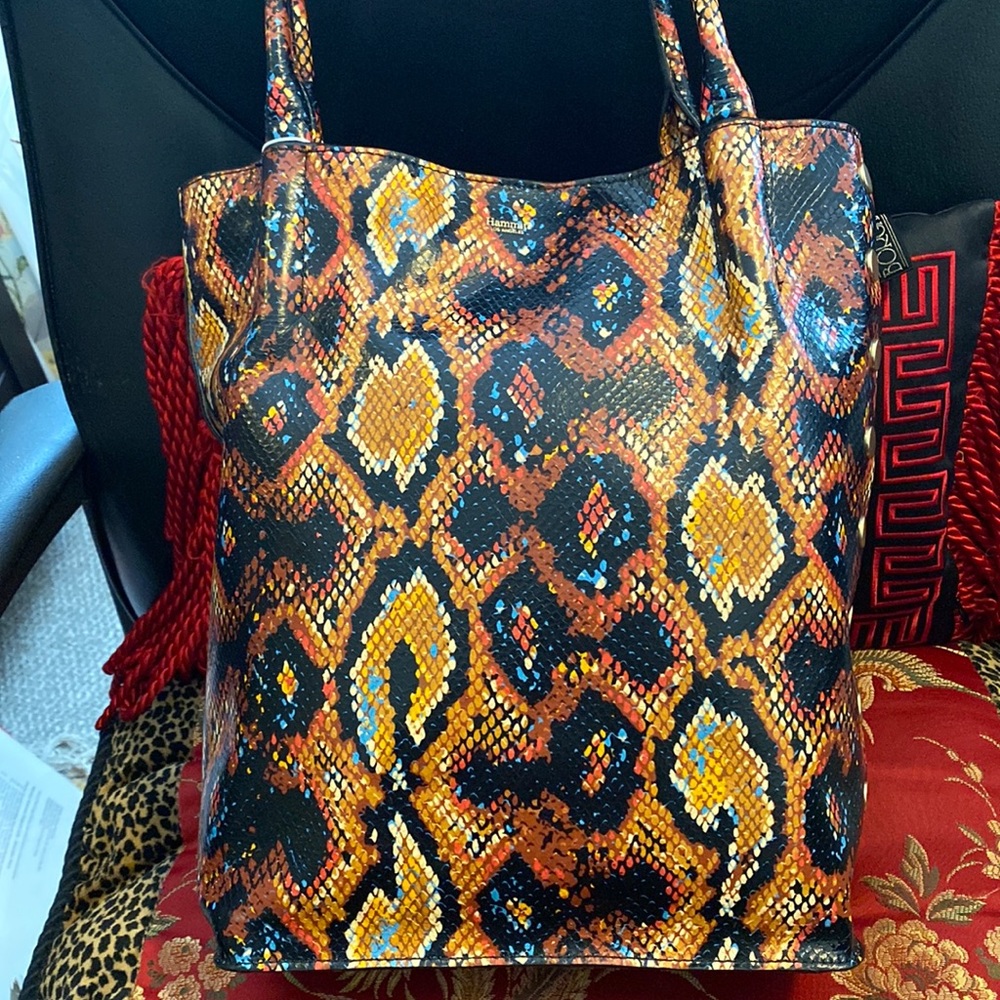 The most important part is looking fabulous in a beautiful Hammitt bag!
